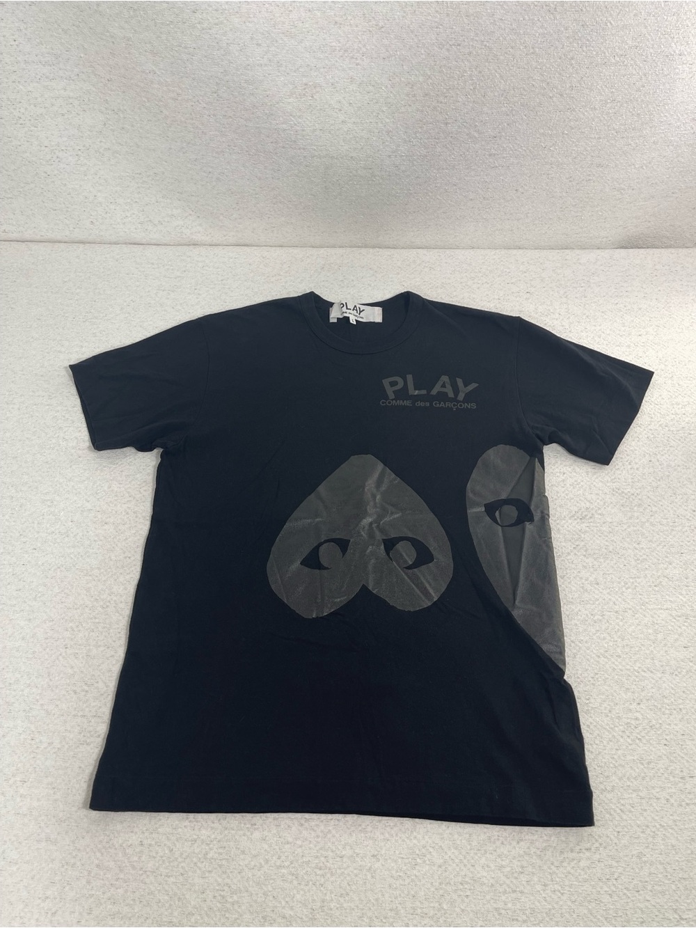 COMME des GARCONS PLAY Men's L Black Heart Logo Graphic Crewneck T-Shirt.SKU#559